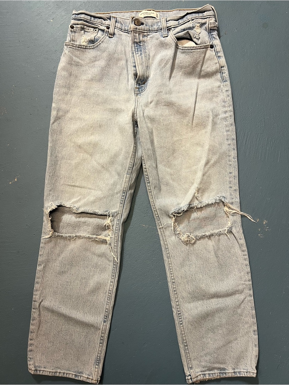Abercrombie & Fitch Light Blue 90s Straight Ultra High Rise Distressed Hole 31SH